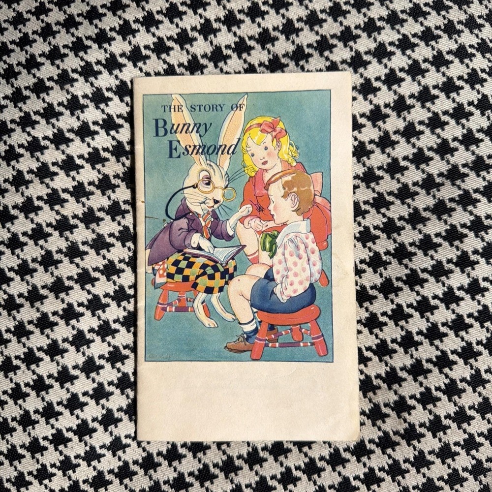 The Story of Bunny Esmond‎ Tiny PB Book published in 1945 Esmond Mills Ephemera